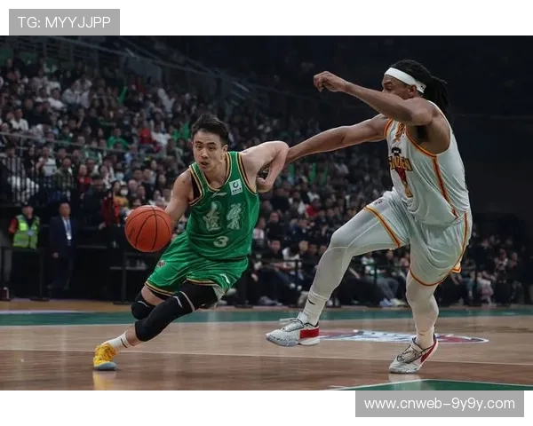 辽宁本钢遭遇三连败，季后赛席位争夺形势严峻