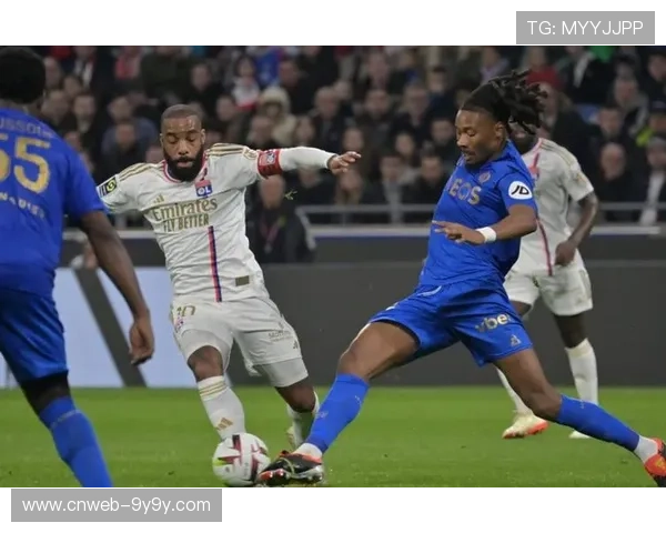 里昂1-1战平尼斯，中场控制力不足致胜局流失